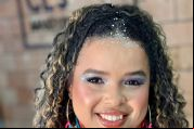 <Font color=Orange> Fotos </font color> | Vai pular Carnaval? Confira dicas de looks e makes para arrasar na folia