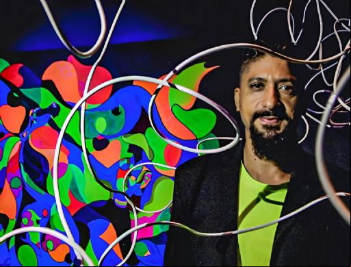 Mural de Adriano Figueiredo pintado ao vivo abre agenda especial do Sesc Mato Grosso