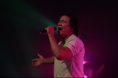 Show relembra 45 anos de carreira de Edmilson Maciel e encanta gera