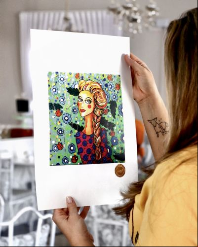 Campanha de gravuras da artista de MT vai ajudar pacientes em tratamento de c