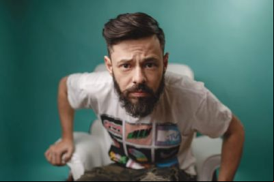 Nando Viana traz novo show de humor para Cuiab