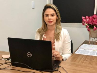 Michelly afirma que prefeito trata vereadores como marionetes e cita interfer
