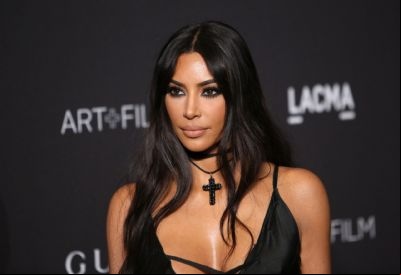 Kim Kardashian processa marca que imitava seus looks e ganha US$ 2,7 milh
