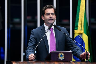 Garcia reassume cadeira de deputado temporariamente