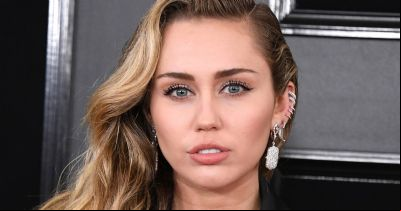 Miley Cyrus relata susto em avi