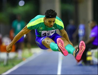 Atleta de MT bate recorde no salto em dist