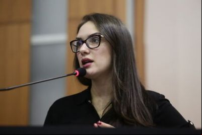 Janaina apresenta emenda para permitir uso de celulares em sala de aula por alunos portadores de defici