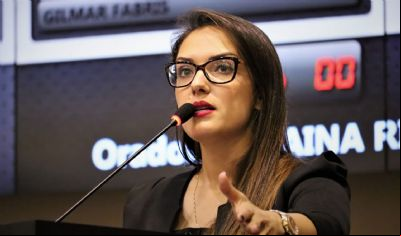 Janaina defende concess