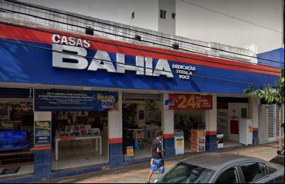 Criminoso arromba Casas Bahia, foge e abandona TVs em terreno baldio