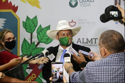 Bolsonaro estava defendendo nossas filhas, avalia deputado