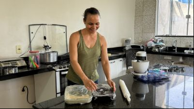 Confeiteira investe em equipamentos e amplia seu neg