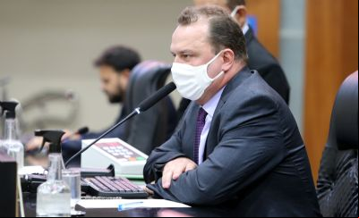 Max aproveita 'lockdown' na AL para se mudar para Presid