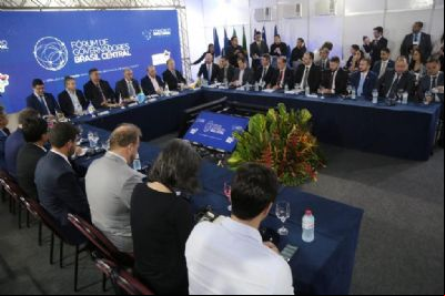 Mauro assume cons