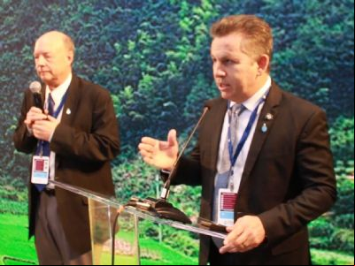 Nos EUA, governador de MT defende agricultura de irriga