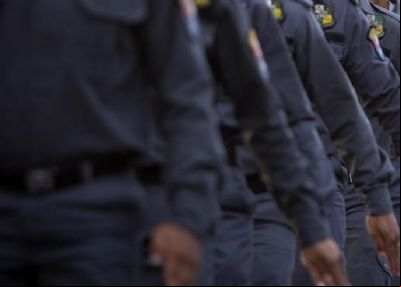 Cinco oficiais da Pol