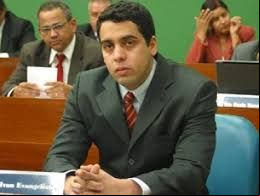 Vereadores pedem que Ralf Leite perca mandato por estar com direitos pol