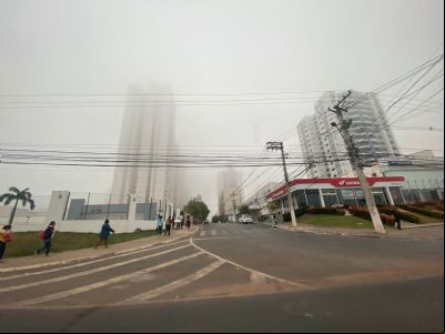 Neblina densa cobre Cuiab