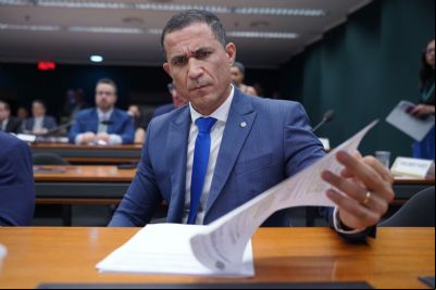 Coronel Assis apresenta parecer a projeto que autoriza Estados a legislar sobre leis penais