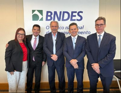 Mercadante elogia 'ousadia' do Governo de MT e garante apoio do BNDES