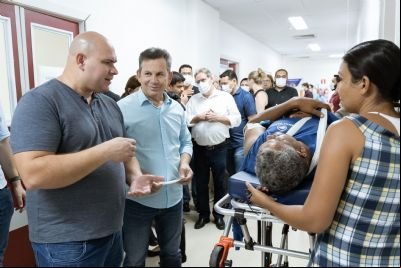 Governador anuncia compra emergencial para ortopedia do HMC e prefeito fala em expans
