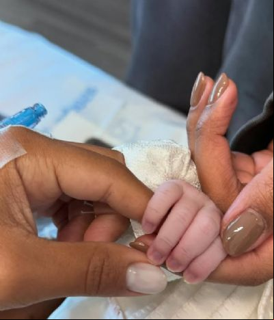 Zuri, filha de Ludmilla e Brunna, nasce nos Estados Unidos