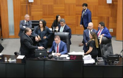Deputados precisam votar mais de 40 projetos e limpar a pauta de vetos nesta quinta