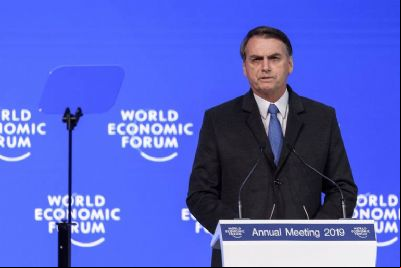 Bolsonaro diz ser censurado no WhatsApp e haver 'muita gente mais competente' que ele
