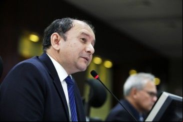Prefeito de Lucas deve suspender contrato milion
