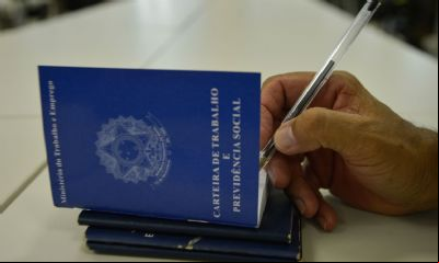 Sine Municipal encerra semana com 865 vagas dispon