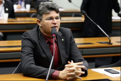 Medeiros a por cirurgia de emerg