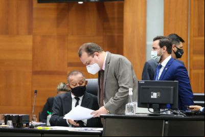 Deputados votam hoje projeto para escolas serem 'essenciais' durante a pandemia