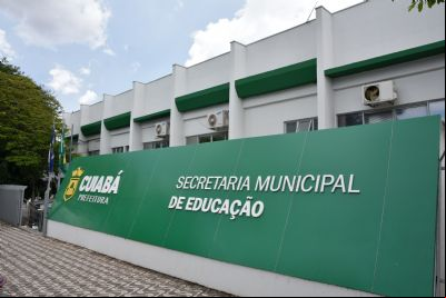 Dez das 171 unidades escolares de Cuiab