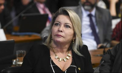 Senadores se pronunciam em defesa da senadora Ju