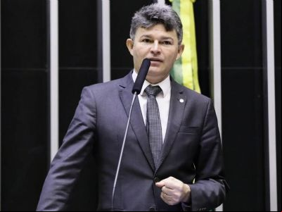 Medeiros assina novo pedido de impeachment de Lula por 