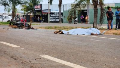 Motociclista morre ao bater na traseira de carro em avenida movimentada