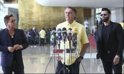 Bolsonaro recebe apoio de ex-senadores e cantores sertanejos