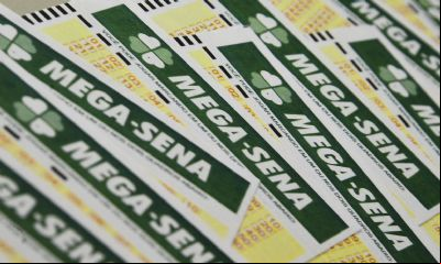 Mega-Sena acumula e pr
