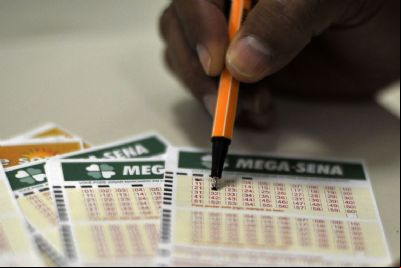 Mega-Sena paga hoje pr