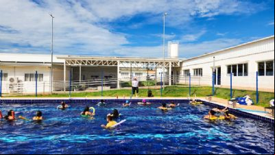 Escolas estaduais de 18 munic