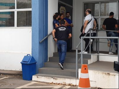 Compras de materiais para escolas ind