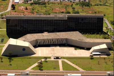 STJ condena homem a indenizar ex-companheira por transmiss